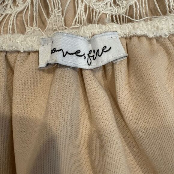 Love Fire Ivory Lace Short Romper Off Shoulder Elastic Waist Lined Size Medium - Picture 5 of 11